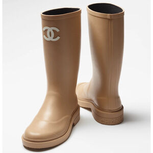 Chanel REV Beige White Wellington Wellies CC Logo Pull On Rubber Rain Boots 40